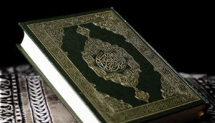 دم خواندن بالاي مريض توسط خودش ويا هر مسلمان ديگر ضرورت به اجازه دم خوان ندارد