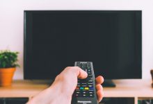 ديدن فيلمهاي مبتذل ومطالعه قصه ها وداستانهاي كه موجب واقع شدن در گناه وترويج اخلاق زشت ميشود حرام است